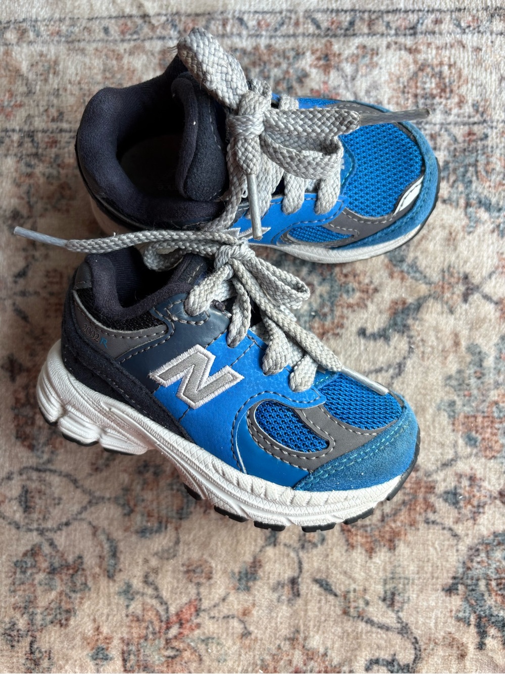 New Balance 2002R Kids 5C Blue & Gray Athletic Sneakers with Gray Accents